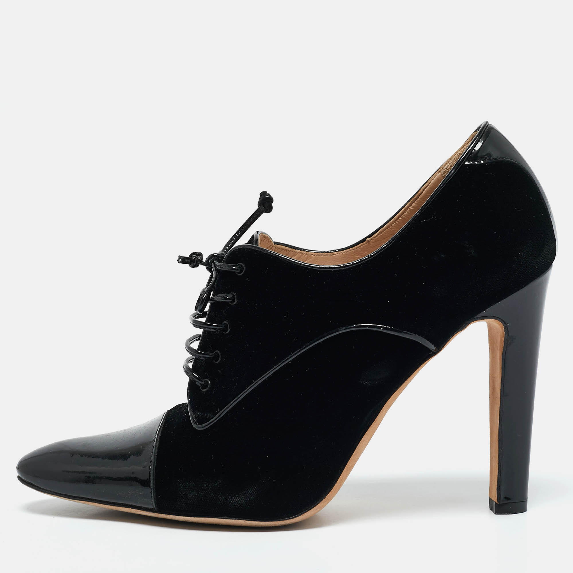 Manolo Blahnik Black Velvet and Patent Leather Lace Up Derby Pumps Size 41