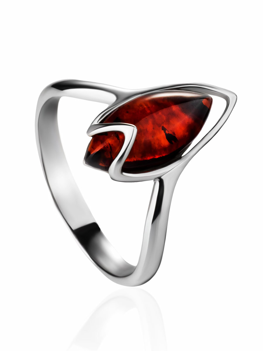 Нежное кольцо с янтарём вишнёвого цвета «Подснежник»
