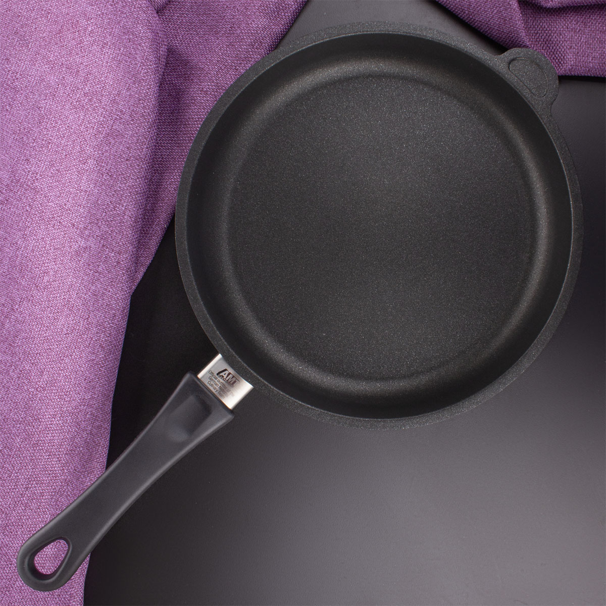  Сковорода индукционная AMT Frying Pans Titan 26см