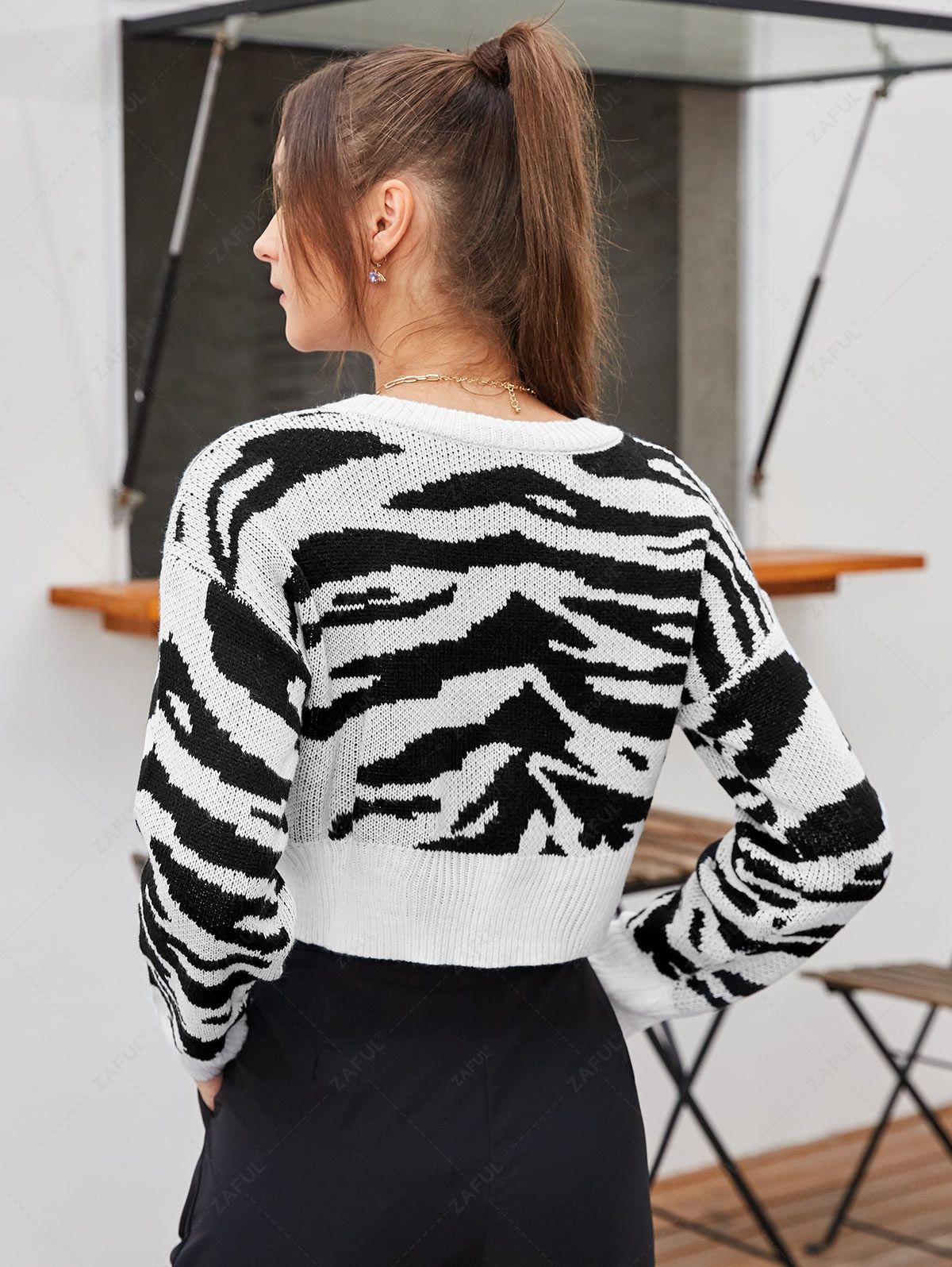  ZAFUL Tiger Print Cropped Sweater