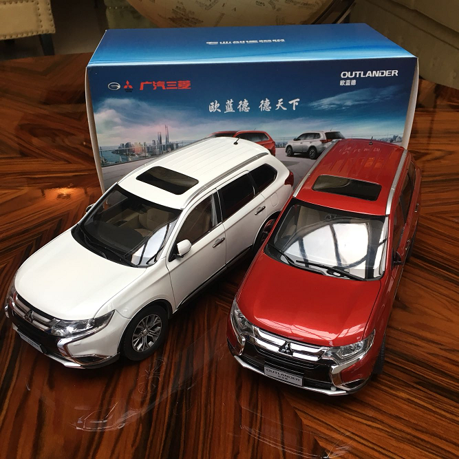 Модели, игрушки Модель в масштабе 1:18 Mitsubishi Outlander 3  2016 -