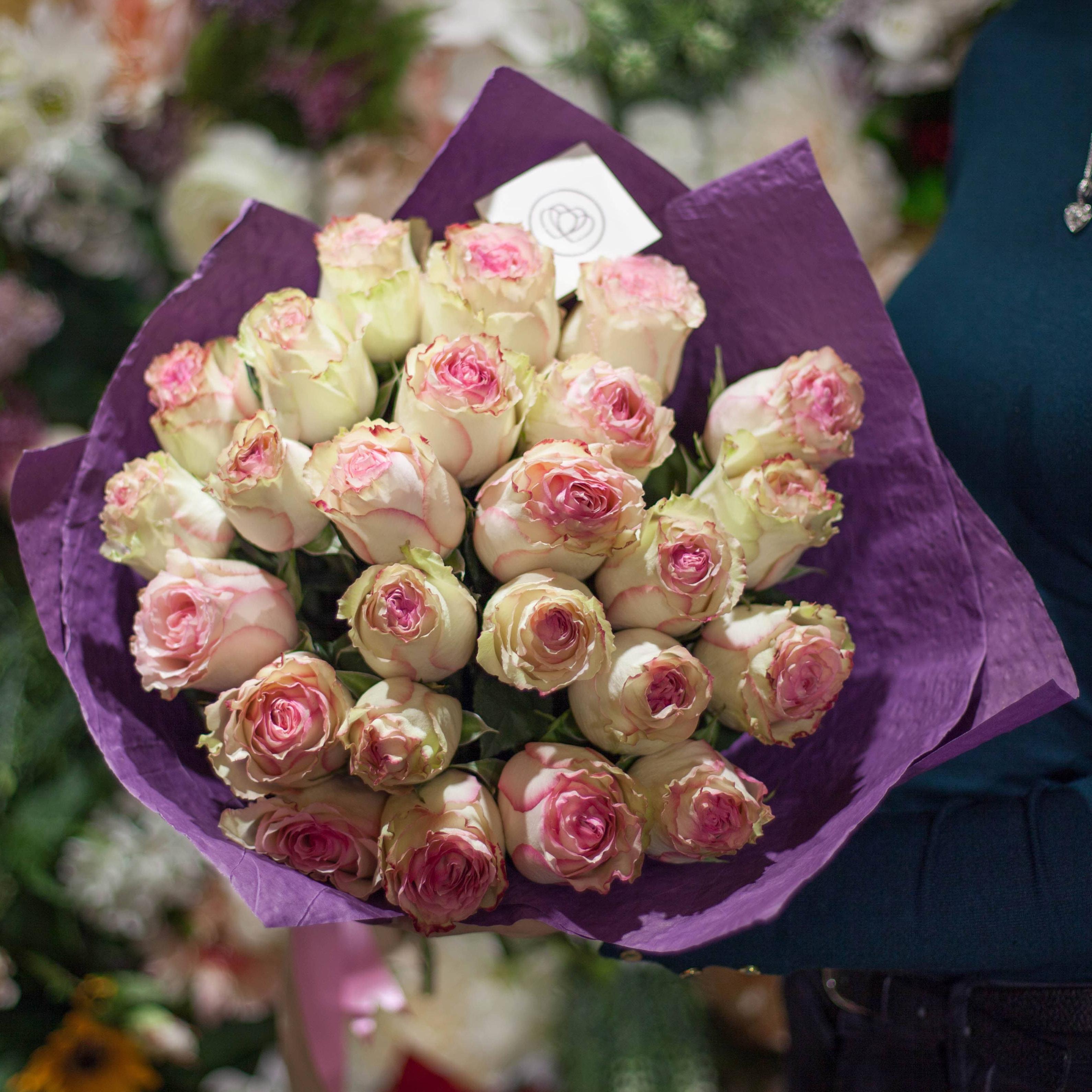 25 розово-фисташковых роз Esperance 50 см