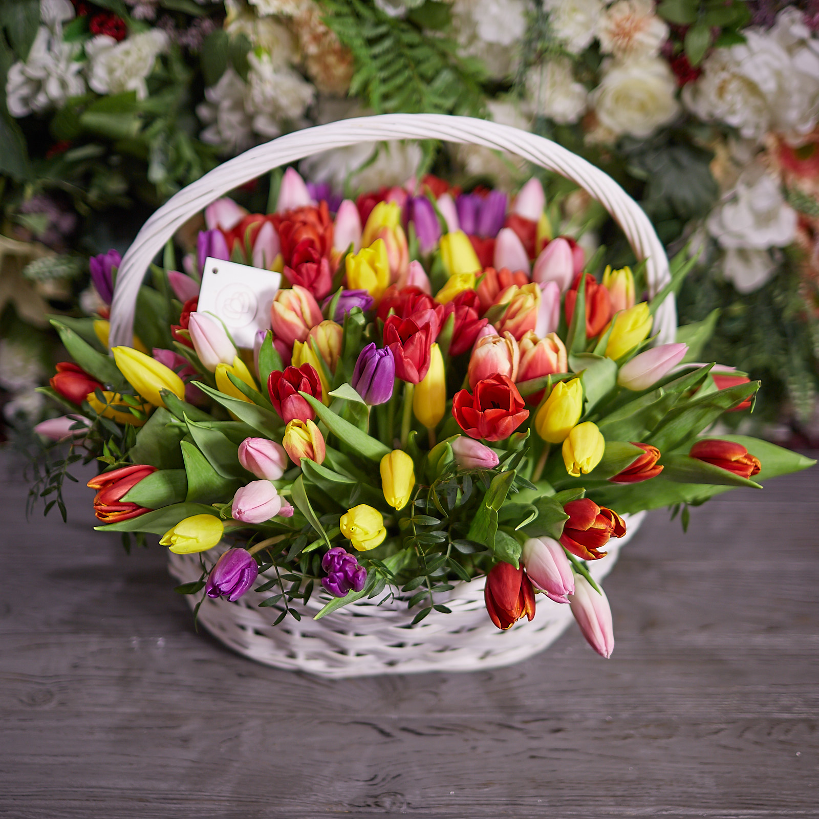 Корзины с цветами  Семицветик 101 тюльпан микс с зеленью в корзине