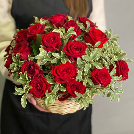 Корзина из 25 роз