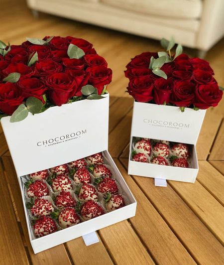 Шкатулка с красными розами - Макси (16 ягод и 25 роз)