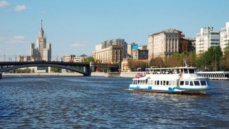 Дискотека «Ля-Музон» на теплоходе от судоходной компании Flyriver