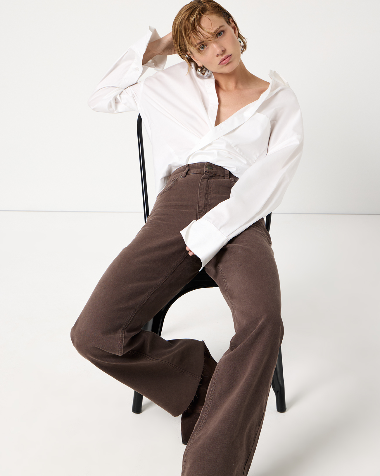 AW24 Джинсы Wide leg WL100 коричневого цвета с необработанным низом