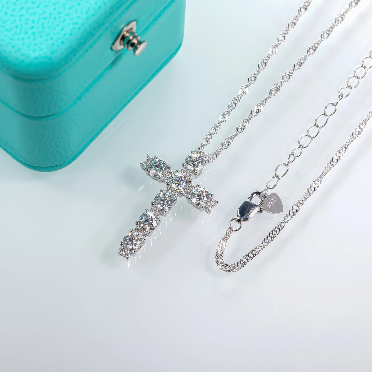   AliExpress AnuJewel 4MM 2.1 Carat D Color  Moissanite Diamond  Cross Pendant Necklace 925 Sterling Silver Fine Jewelry Gifts Wholesale