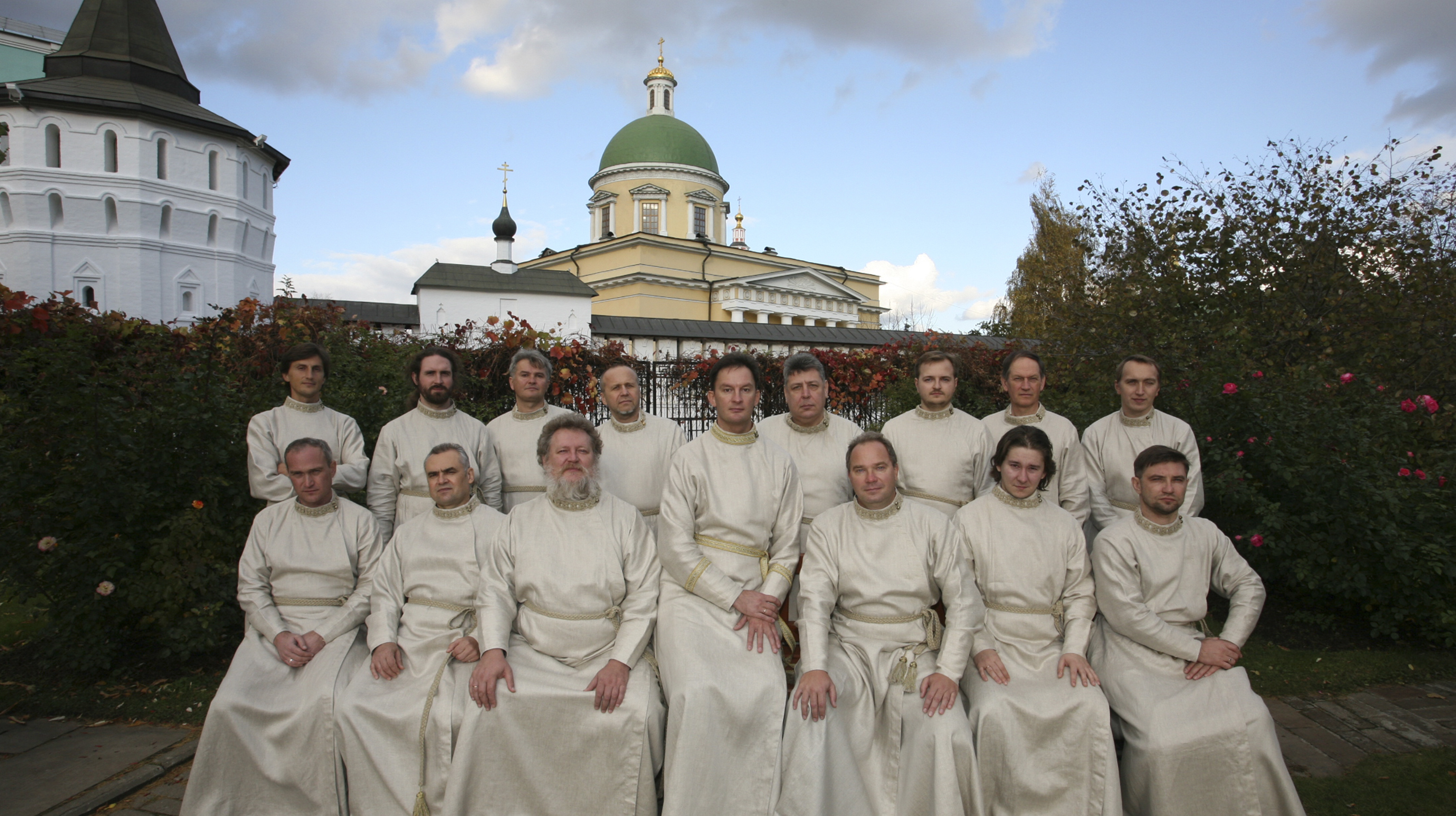 Свят свят свят хор. Хор Московского Данилова монастыря. Патриарший мужской хор Свято-Данилова монастыря. Мужской хор Данилова монастыря. Праздничный хор Данилова монастыря.