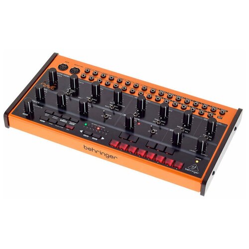 Синтезатор Behringer