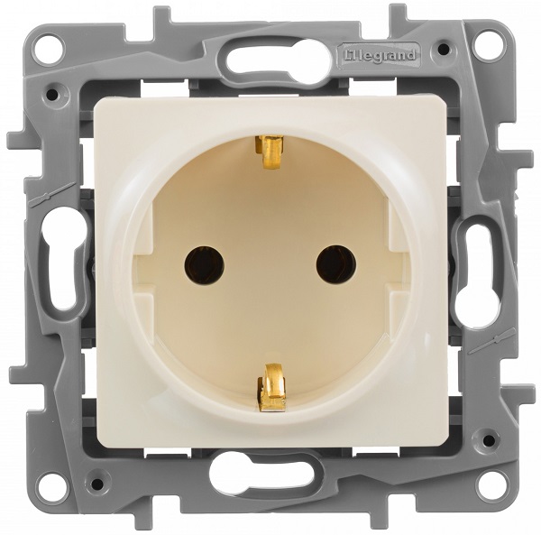 Розетка Legrand Etika сл.кость с/з, винт. клем. 672321