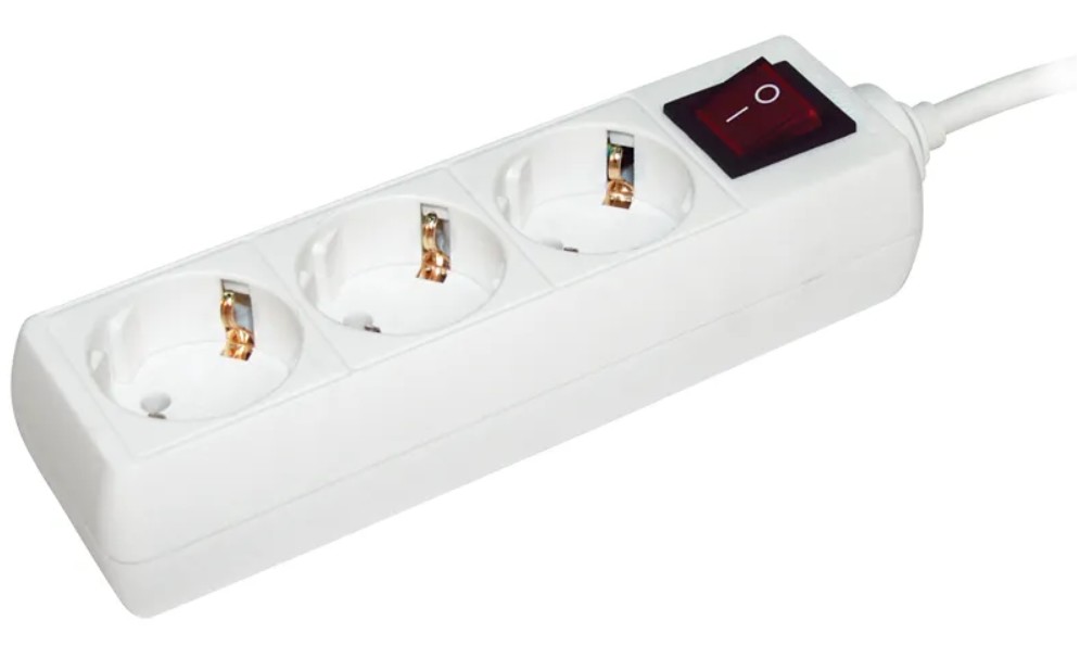 Удлинитель IEK WYP10-16-03-03-ZK-N 3х3м с заземл. 16А IP20 У03К 2P+PE 250В ПВС 3х1 с выкл.