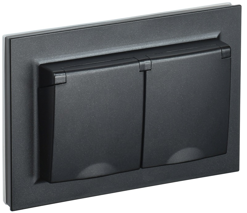 Розетка IEK BR-R26-16-44-K02-F 2-м СП BRITE РСбш12-3-44-БрЧ 16А в сборе IP44 с крышкой черная