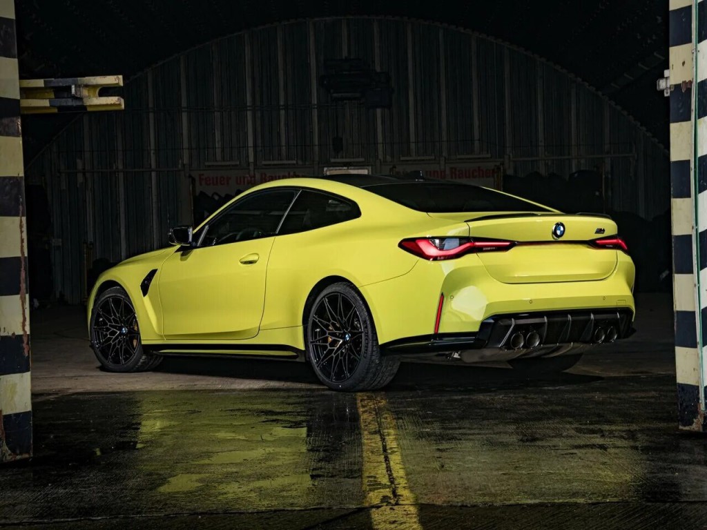 Подарочный сертификат «Заезд на спорткаре BMW M4 G82 на гоночном треке» (30 минут, Гоночное такси)