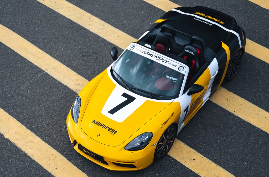 Подарочный сертификат «Заезд на спорткаре Porsche Boxster S 718 на гоночном треке» (30 минут, Гоночное такси)