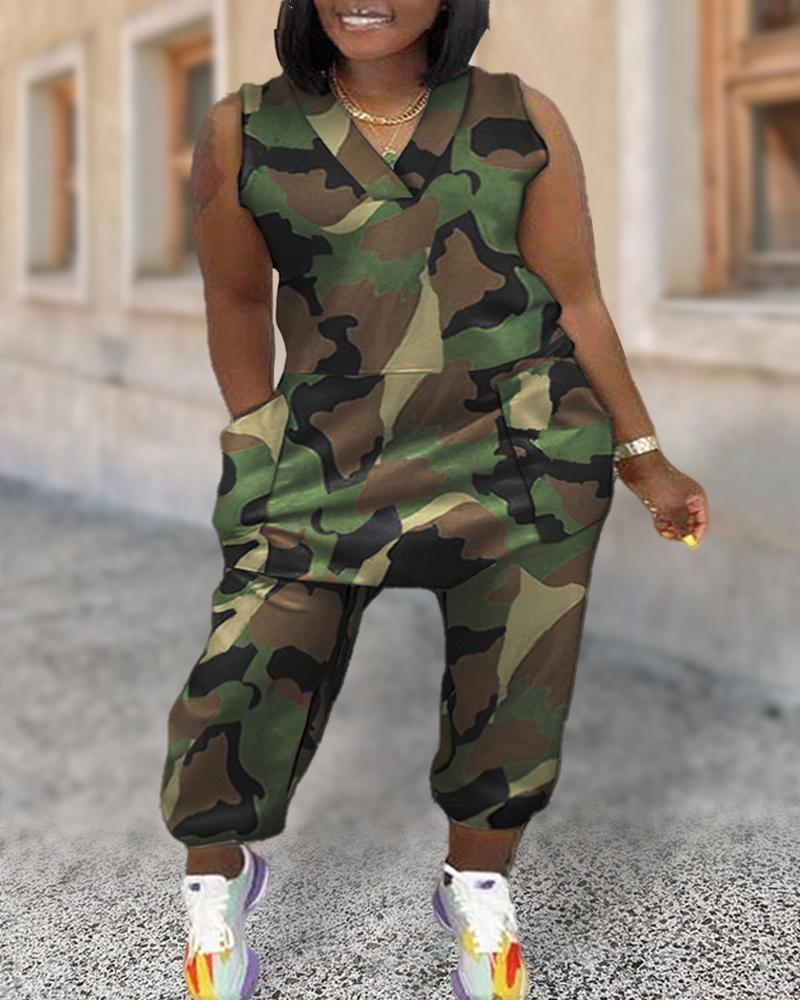 Plus Size Camouflage Print Sleeveless Pocket Design Jumpsuit