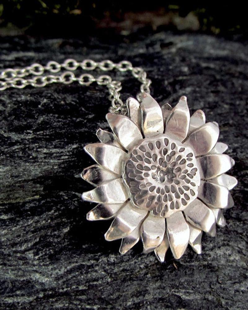 1pc Trendy Sunflower Shaped Pendant Necklace