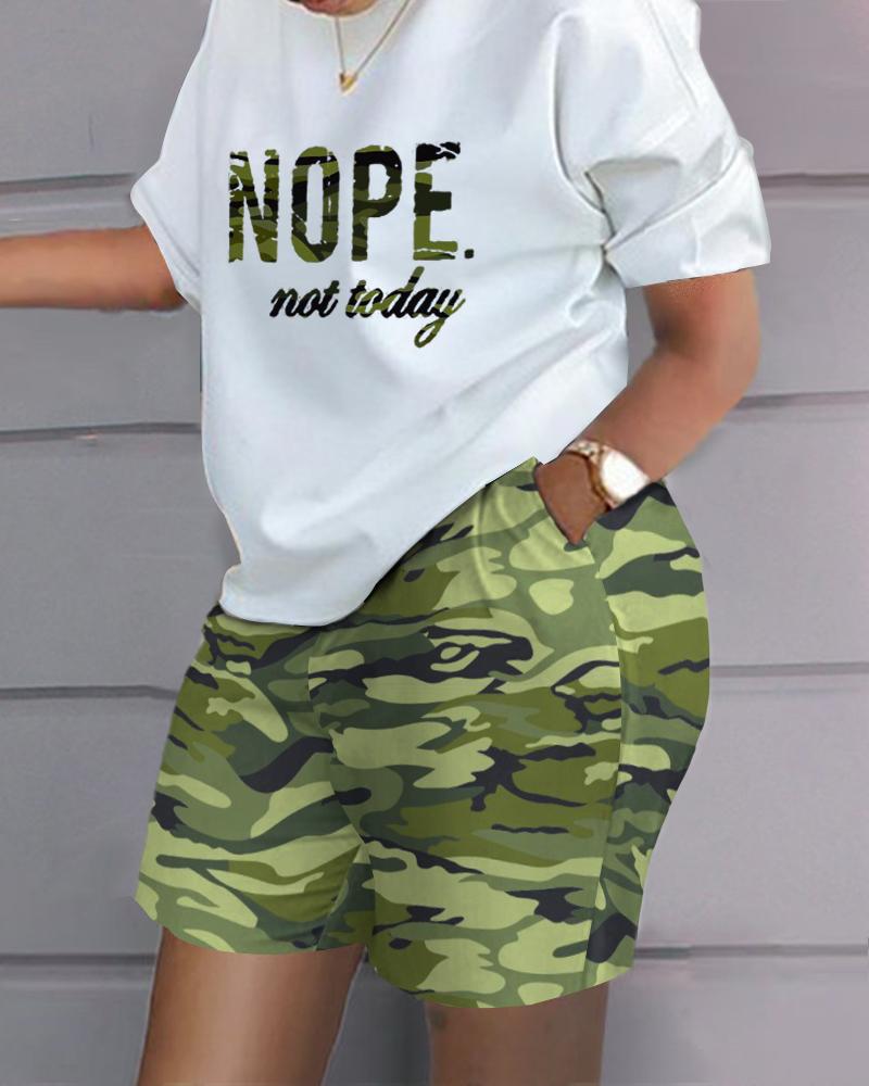 Plus Size Slogan Camouflage Print Top & Shorts Set