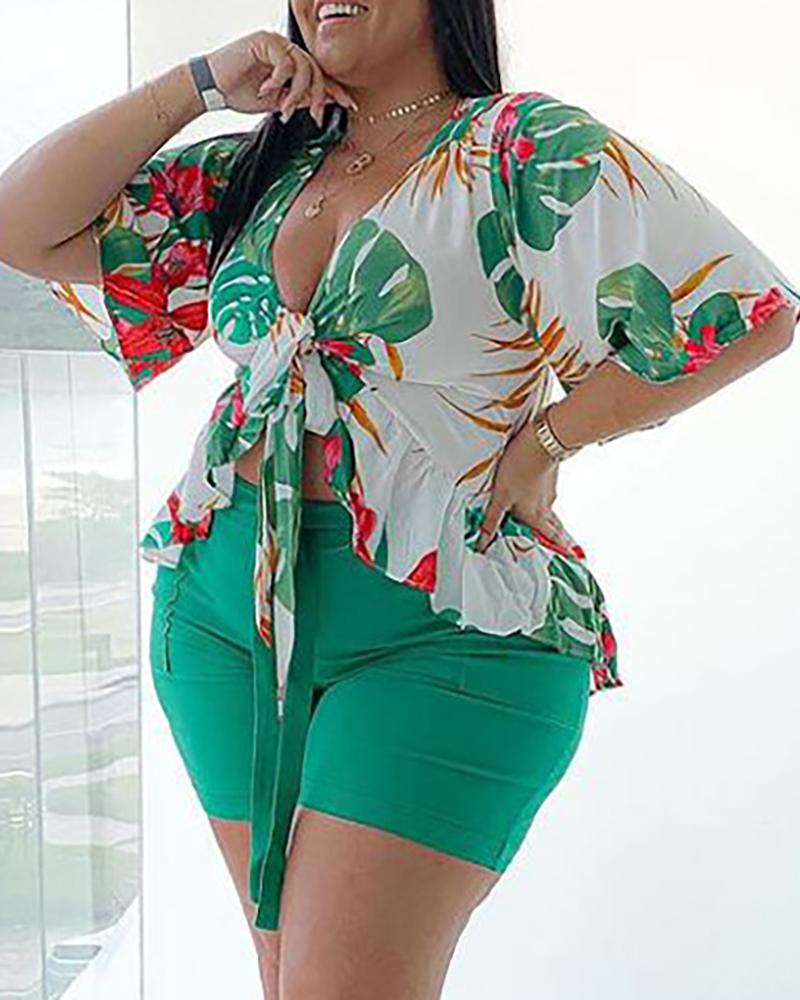 Plus Size Tropical Print Top & Plain Shorts Set