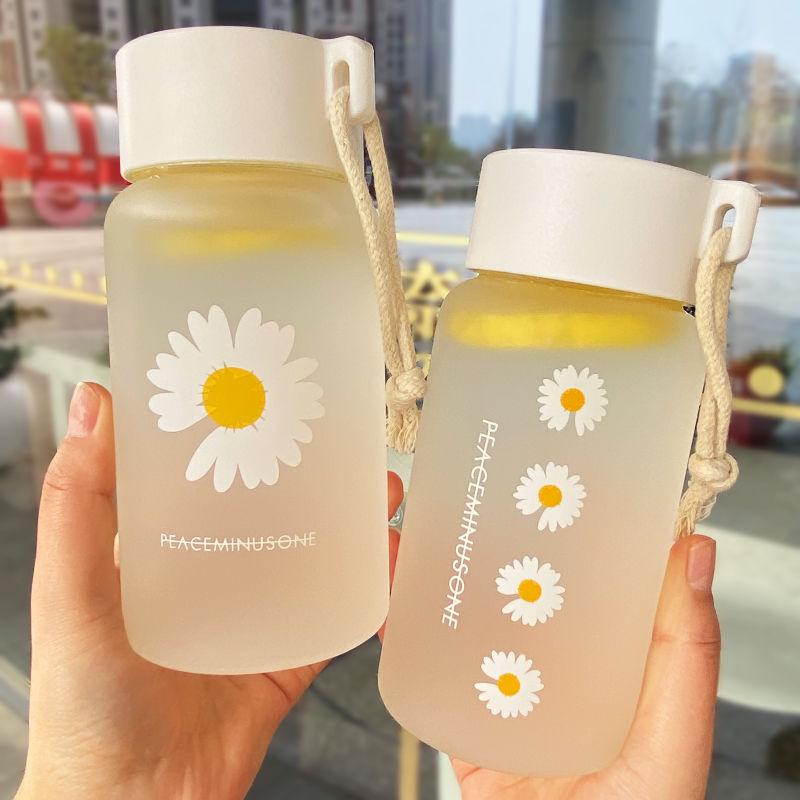 500 мл маленькие прозрачные пластиковые бутылки для воды Daisy, креативная матовая бутылка для воды без BPA с портативной веревкой, дорожная чашка для чая