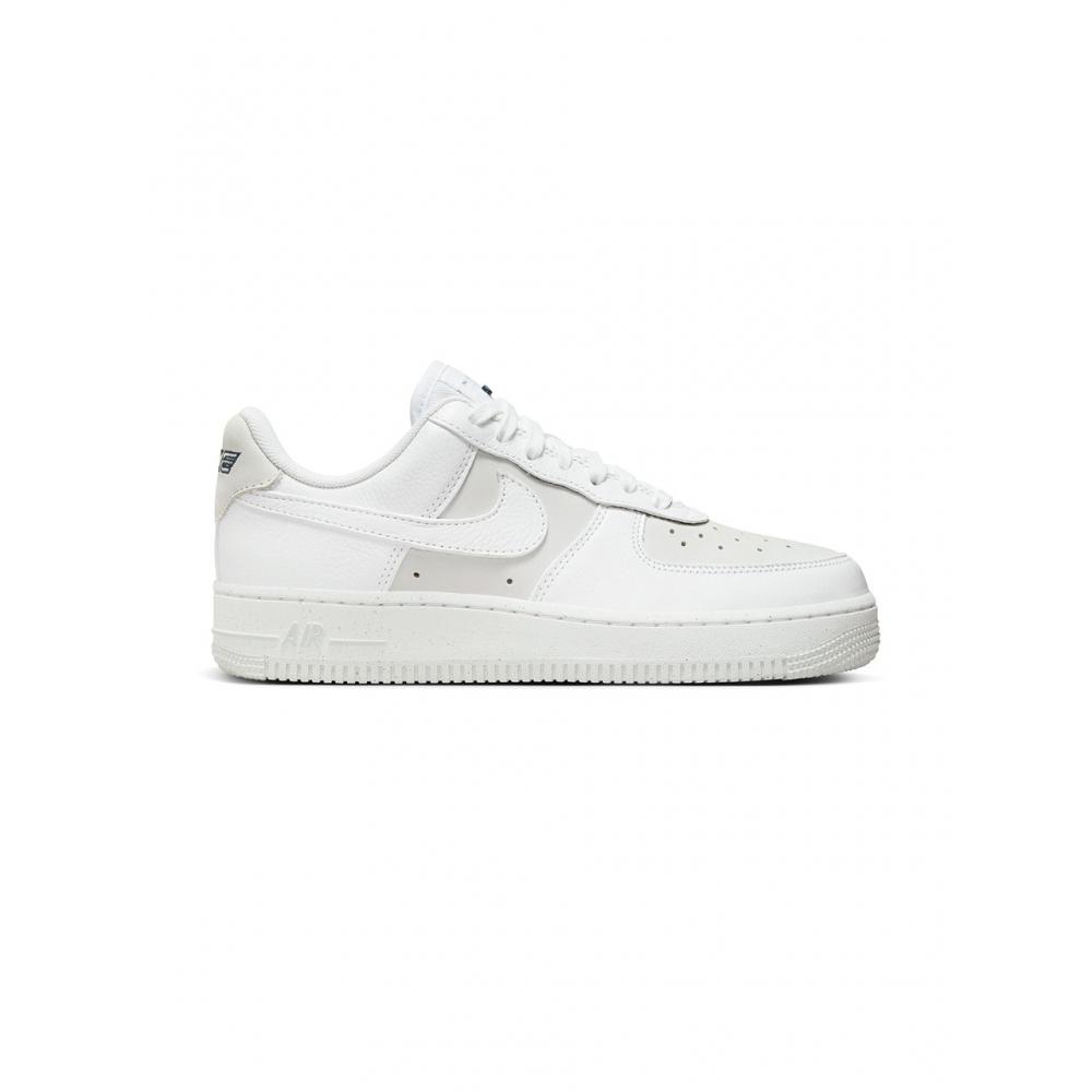 Кроссовки NIKE WMNS AIR FORCE 1 07 LX 235