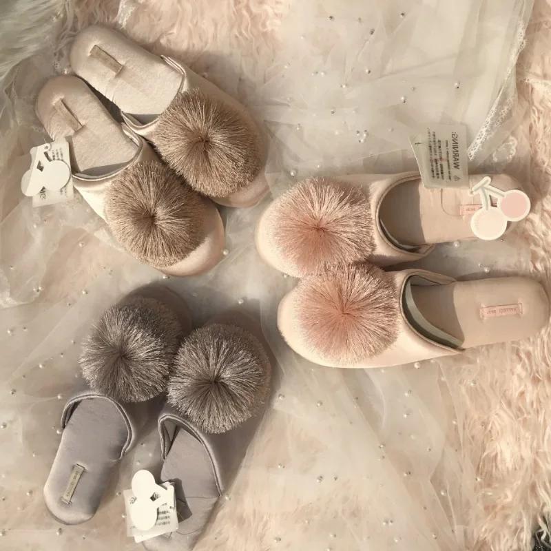 Модные зимние плюшевые тапочки с кисточками Hairball Slippers женские новые корейские рождественские новогодние теплые домашние туфли повседневные тапочки на плоской подошве 36- 37 шампанского