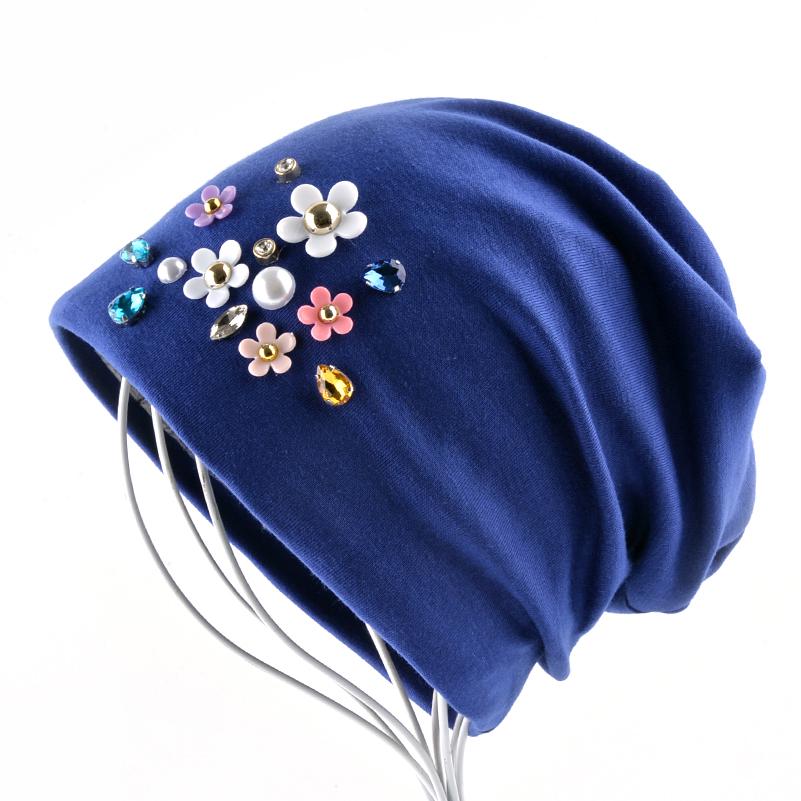 Весенне-осенние шапочки, женские однотонные шапки Skullies для дам, шапка со стразами и жемчугом и цветком, женская 56-59cm чёрный