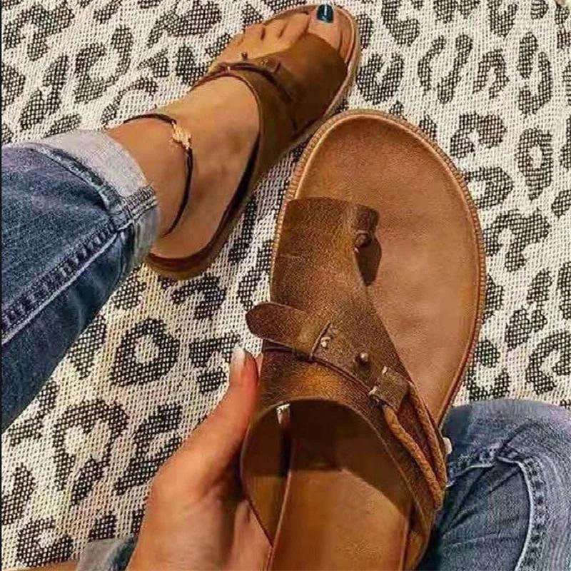 Femme Zapatos, Лидер продаж, тапочки в стиле ретро, ​​новые летние женские верхняя одежда, классические сандалии на плоской подошве с заклепками размера плюс 43, шлепанцы, повседневные сандалии 36