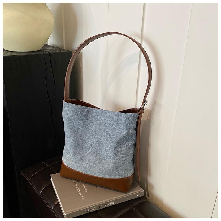 Large capacity bucket bag contrasting color messenger underarm bag lightweight niche versatile messenger shoulder bag bag