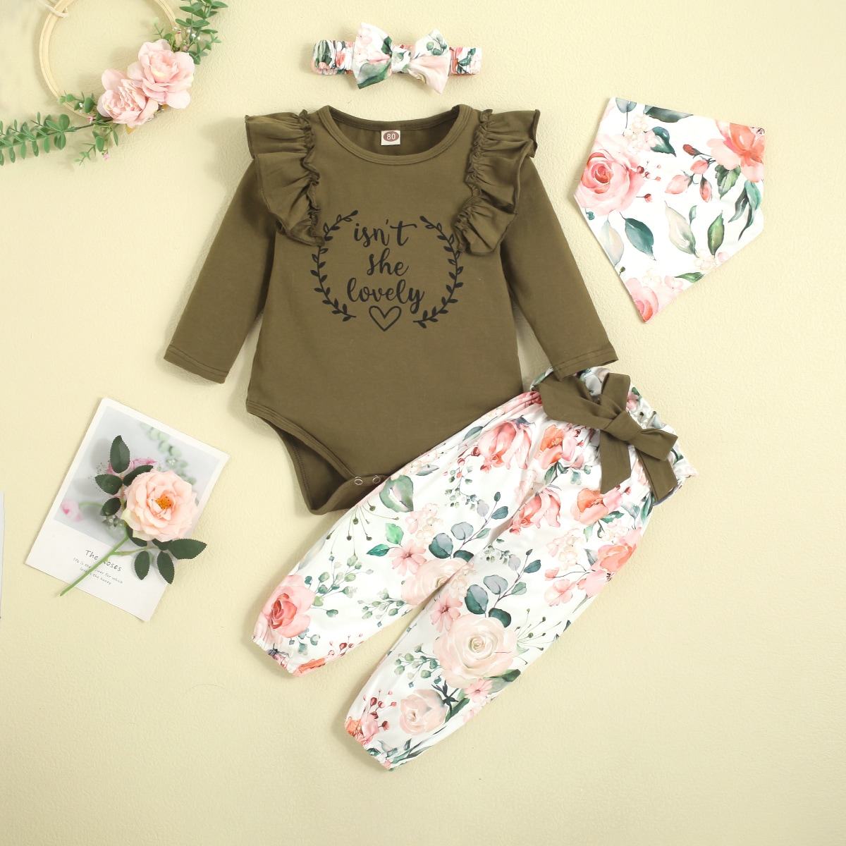 Малыш и мама > Детская одежда > Комплекты для малыша > Детское боди с текстовым принтом & брюки с поясом & нагрудник с цветочным принтом