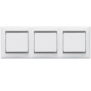 Рамка Legrand 770493 Valena CLASSIC - 3 поста, горизонтальный монтаж, белая/серебряный штрих