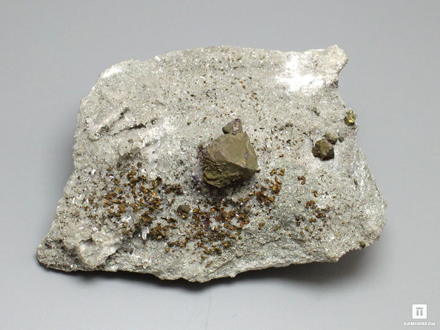 Борнит с халькопиритом, 6х4,4х2,3 см