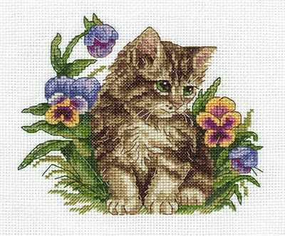 8-209 Котенок в фиалках