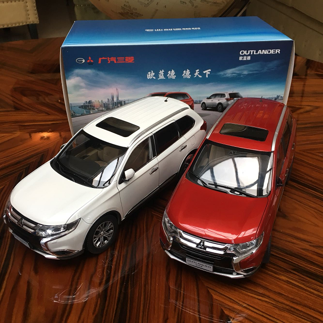 Модель в масштабе 1:18 Mitsubishi Outlander 3  2016 -