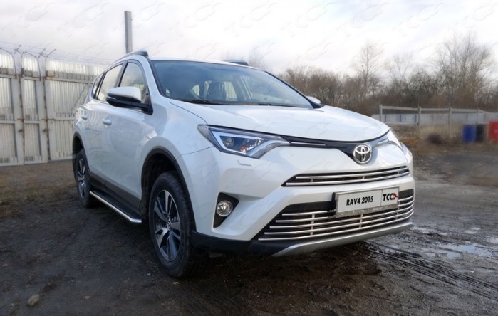 Решетка радиатора нижняя 16 мм ТСС TOYRAV15-23 для Toyota RAV4 2015-