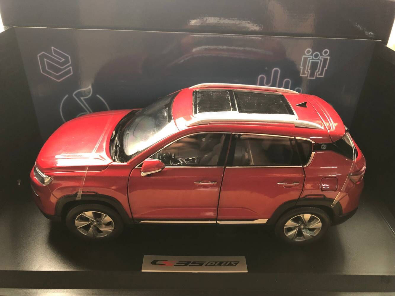 Модель в масштабе 1:18 Changan CS35 Plus