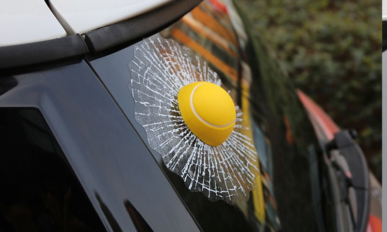 Наклейка на стекло мяч 3D Renault Kaptur (2016 - по н.в.)