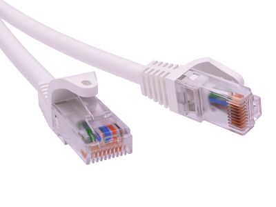 Патч-корд U/UTP кат.5e, 0.5м, RJ45-RJ45, белый, LSZH, DKC (RN5EUU4505WH)