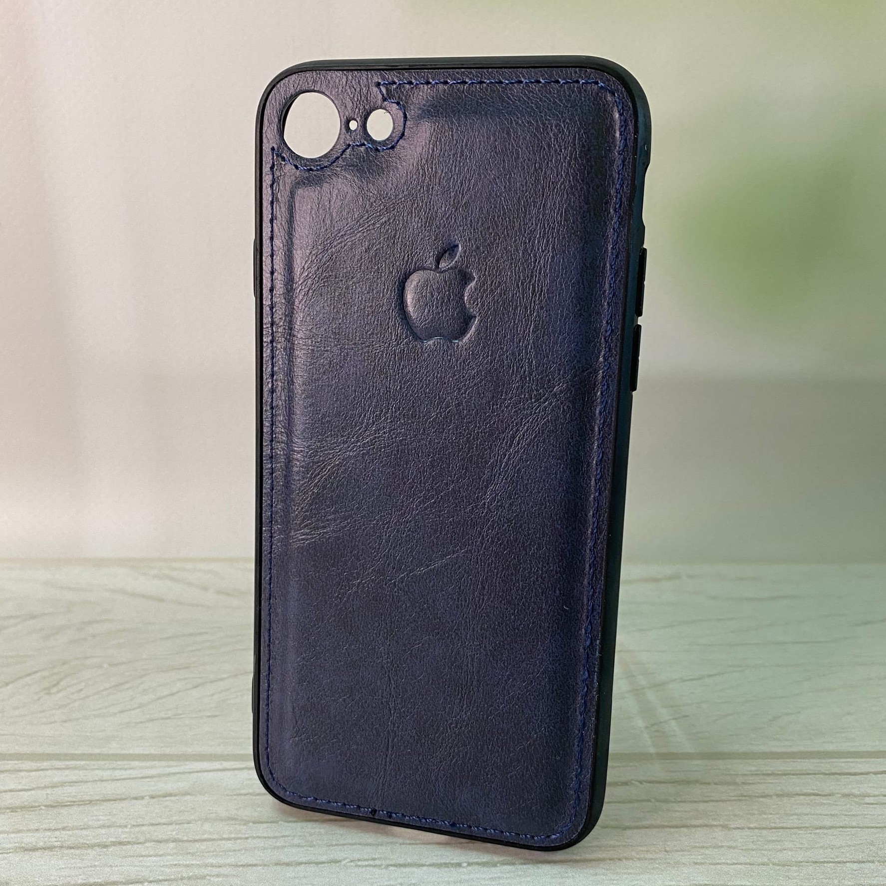 Кожаный чехол с прострочкой для iPhone 8 (Темно-синий)