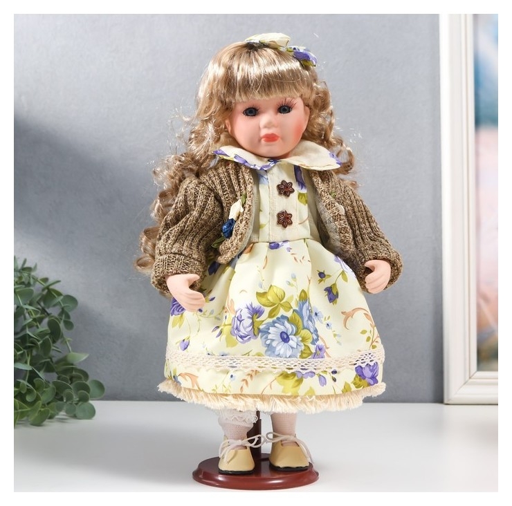 Кукла коллекционная керамика Танечка в платье с цветами, в бежевом джемпере 30 см