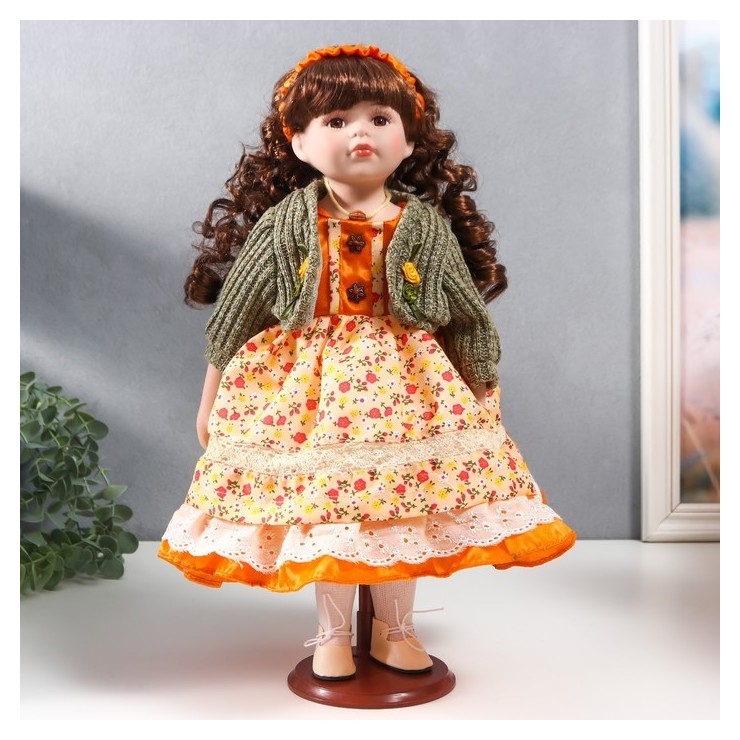 Кукла коллекционная керамика Вера в платье с мелкими цветами и зелёном джемпере 40 см