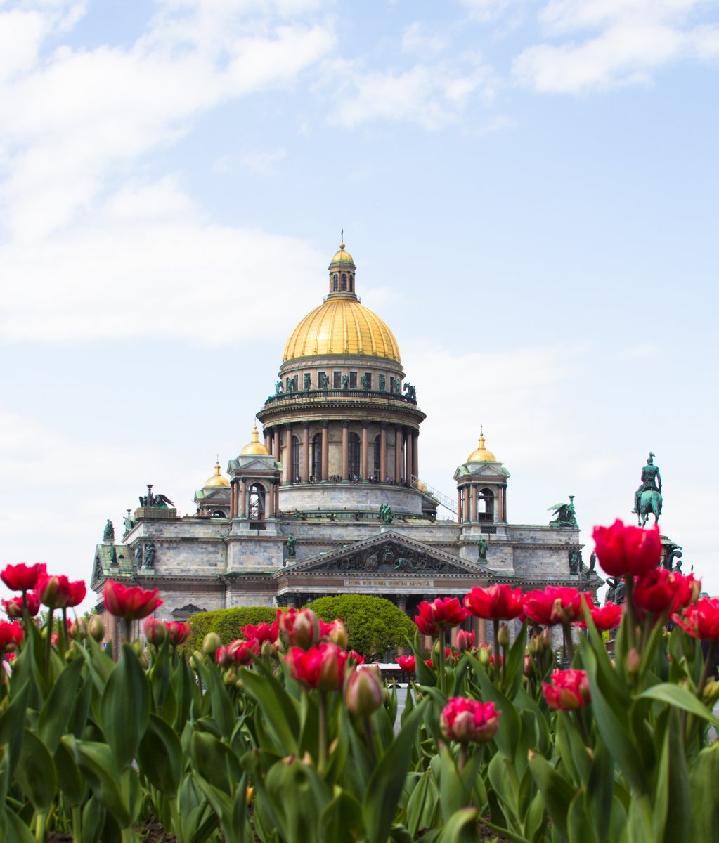 Исаакиевский собор в Санкт Петербурге Весна